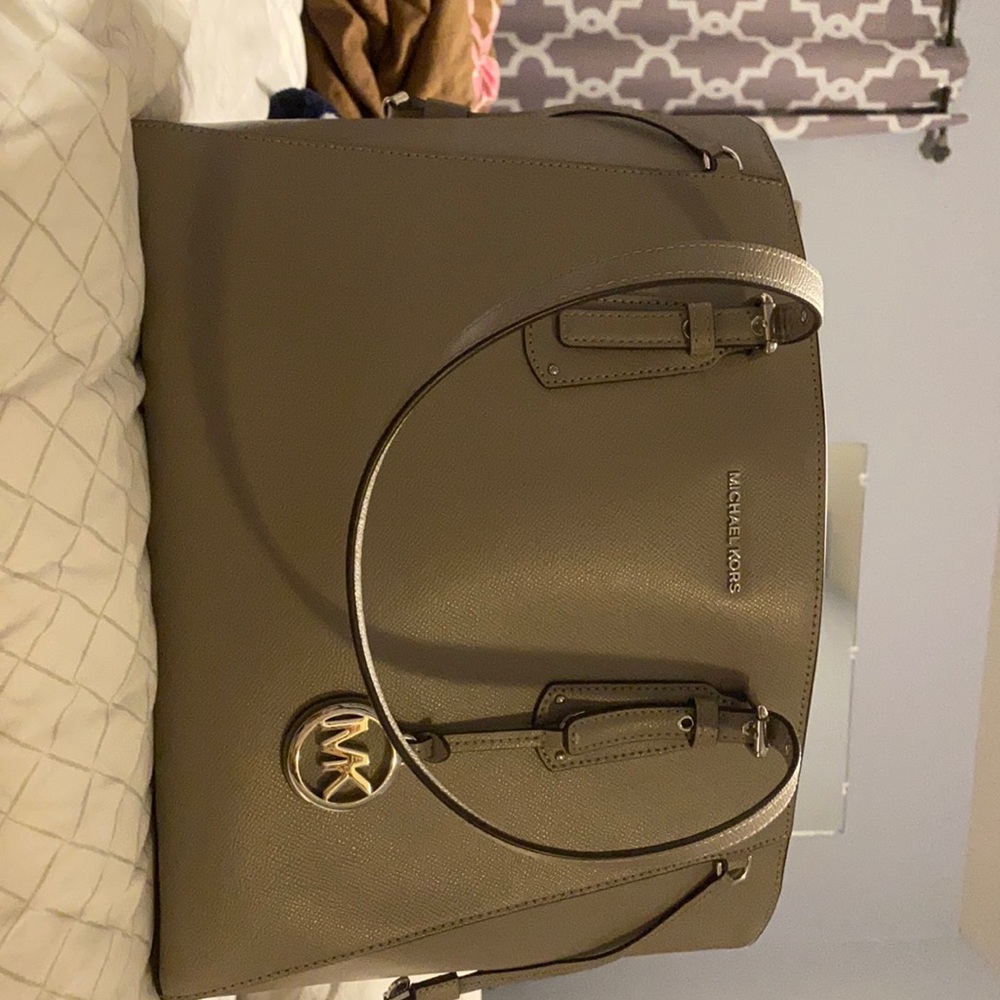 Michael kors gray purse!!